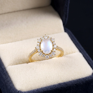 Anillo de compromiso Art Deco con halo de piedra lunar de nacimiento de abril creada en laboratorio para mujer, de alta calidad, fabricado en Vietnam. - Product Image 3