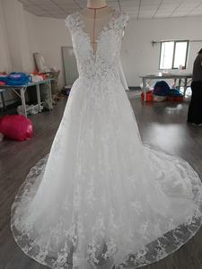 <span class=keywords><strong>ชุด</strong></span>แต่งงานหรูหราสไตล์ฝรั่งเศส ปักลายด้วยมือ ผลิตจากโรงงาน สี<span class=keywords><strong>ขาว</strong></span> สำหรับงานแต่งงานแบบเรียบง่าย หรืองานเลี้ยง ปี 2026 ดีไซน์สง่างาม - Product Image 5