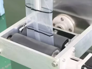 Máquina Empacadora y Encoladora Automática de Alta Precisión SJ-ZF2000 para Líquidos y Alimentos en Envases de 200-1000 ml - Product Image 5