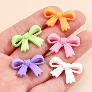 Dễ Thương Đầy Màu Sắc Nhựa Bướm Hình Dạng Thân Thiện Với Môi Chân Nút Với Kích Thước Tùy Chỉnh Cho May Và Phụ Kiện May Mặc - Product Image 4