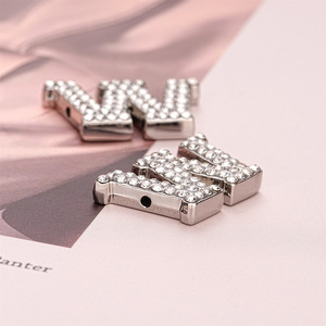 Sang Trọng Đầy Đủ Kim Cương Ban Đầu Thư Nút Cho Dresses Hợp Thời Trang Sáng Bóng Rhinestone Bảng Chữ Cái W Tay May Pha Lê Nút Bán Buôn - Product Image 5