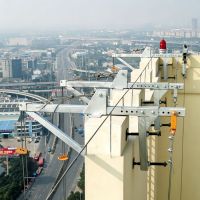 Plateforme suspendue pour travaux de construction de murs extérieurs et d'accès aux façades de bâtiments