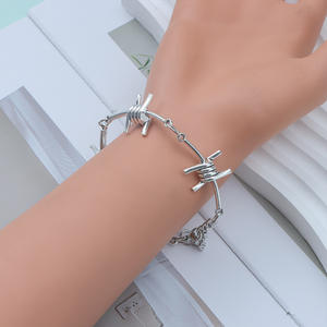 Conjunto de Collar y Pulsera Góticos con Espinas, Aleación de Zinc, Joyería Unisex de Moda, Diseño de Púas - Product Image 4