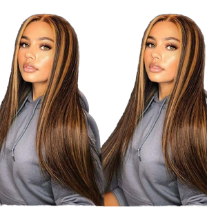 Oso atrevido y sorprendentemente divertido: nuestra peluca rizada color piano combina dos tonos impresionantes para un look realmente llamativo. - Product Image 1