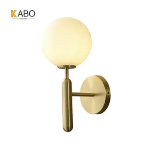 Goedkope Indoor Home Decor Bal Wandlampen Goud Metalen Schansen Wandlamp Hotel Slaapkamer Bed Moderne Luxe Glazen Wandlamp