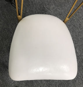 Sillas Chiavari Plateadas y Blancas Tipo Camaleón Usadas en Venta, <span class=keywords><strong>Alquiler</strong></span> <span class=keywords><strong>de</strong></span> Sillas para Bodas a Bajo Precio - Product Image 5