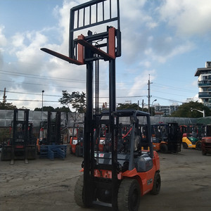 Carretilla elevadora eléctrica superventas 1 tonelada 2 toneladas 3 toneladas todo terreno potente diésel carretilla elevadora para terrenos difíciles venta duradera en Shanghai - Product Image 4