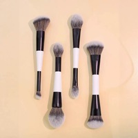 Lot de 12 pinceaux de maquillage professionnels à manche en bois et poils synthétiques, personnalisables avec logo, pour estomper les imperfections et appliquer le correcteur, format voyage – Vente en gros usine