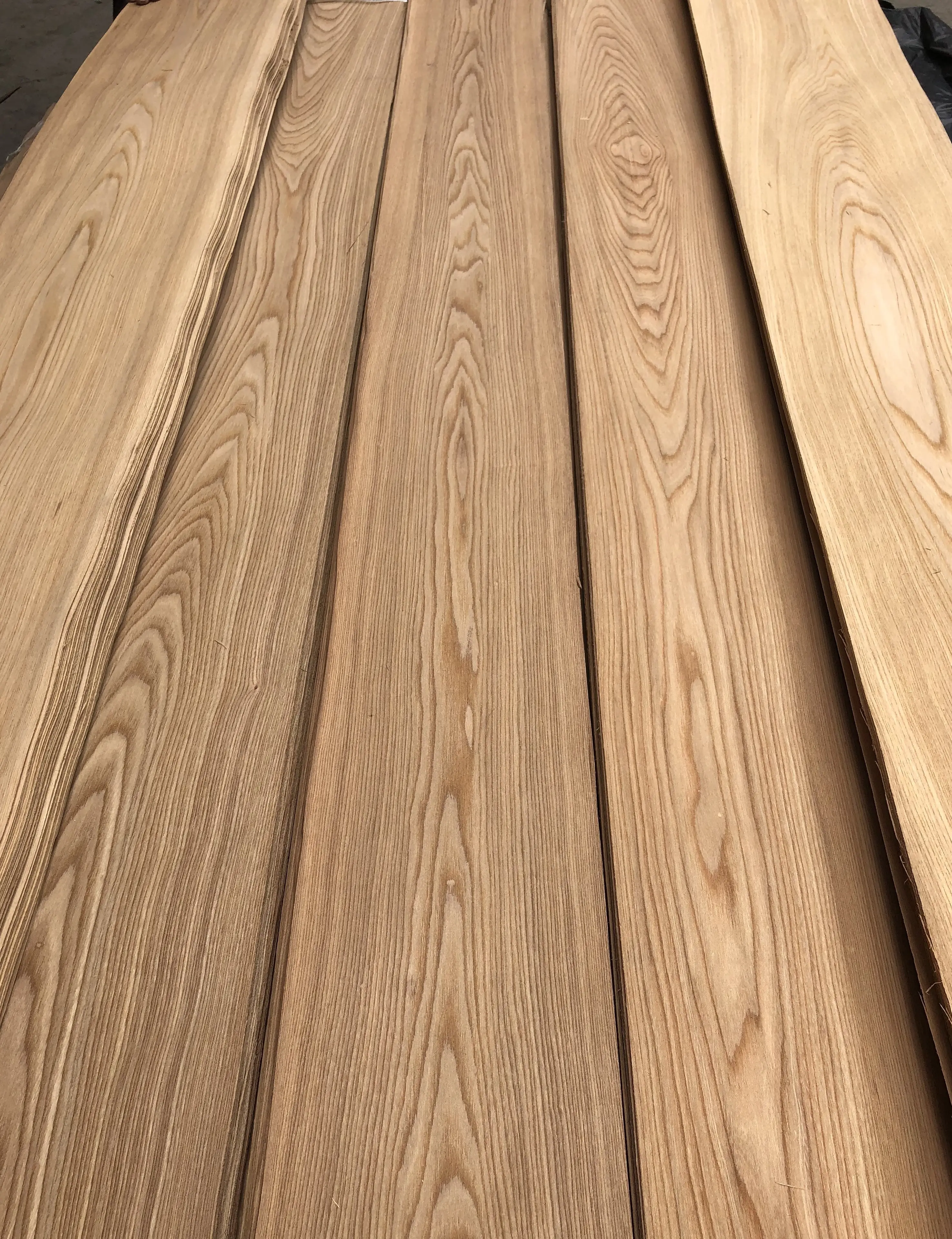 Grosir kayu Veneer Elm alami biji-bijian gunung/lurus kayu Elm alami 0.4mm lantai kayu lapis Veneer