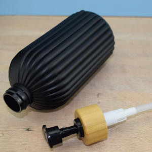 EN STOCK SIN CANTIDAD MÍNIMA DE PEDIDO LISTO PARA ENVIAR Botella de Bomba de Madera con Forma de Linterna de Lujo, Acabado Negro Esmerilado con Chorro de Arena, 500 ml para Champú - Product Image 3