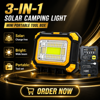 Lampe de camping LED multifonctionnelle à énergie solaire et batterie externe rechargeable pour usage d'urgence, design portable, mini-boîte à outils intégrée