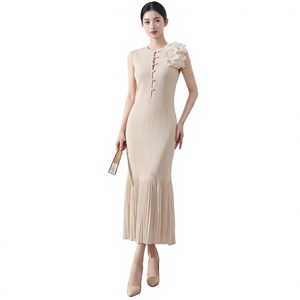 Elegante Vestido Midi de Punto con Corte Evase, Sin Mangas, Cuello Redondo, Dobladillo Plisado y Apliques Florales, Vestido de Fiesta para Mujer, Ropa de Primavera - Product Image 3