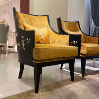 Canapé de salon de style baroque rococo antique, sculpté à la main, doré, avec dossier en forme de dos de chameau, accoudoirs à motifs enroulés, capitonné et tufté, en jacquard damassé, pour salon, salle de séjour ou manoir