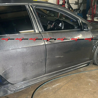 Panneau de porte latéral en fibre de carbone d'origine pour Volkswagen Golf 7 Ventes exclusives hautement protecteur bien préservé État neuf
