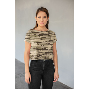 T-shirt corta con stampa all-over con motivo mimetico deserto - Product Image 1