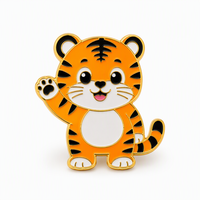 Badge de revers moderne en émail dur, motif lion de dessin animé mignon, design animalier Kawaii personnalisé, finition miroir lisse, plaqué or, vente en gros