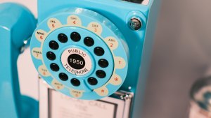 Le téléphone support rétro avec fonction téléphonique réelle améliore la décoration intérieure avec de beaux appareils électroniques grand public - Product Image 3