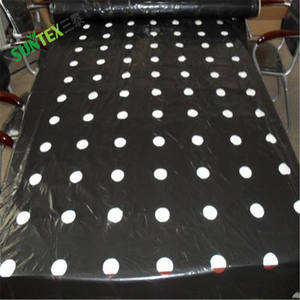 Film de paillis <span class=keywords><strong>en</strong></span> plastique de 25 microns LDPE avec UV pour l'agriculture, le jardin, trou de poinçonnage pour l'ananas, film de paillis noir et <span class=keywords><strong>argent</strong></span>é pour la ferme maraîchère - Product Image 1