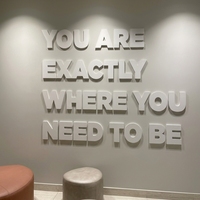 Enseigne en plastique acrylique bon marché, lettres découpées au laser 3D personnalisées, enseigne murale pour la publicité et l'utilisation automobile