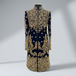 Sherwani bleu marine en velours avec broderie lourde et élégante > Costumes et Blazers pour Hommes > Costumes pour Hommes - Product Image 3