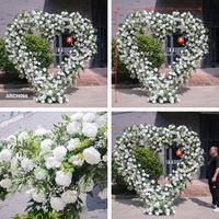 Arco de flores artificiales en forma de corazón para bodas al aire libre, arco floral con rosas blancas y hojas verdes, decoración de fondo para despedida de soltera.