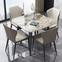 Ensemble de table à manger carrée moderne avec chaises rembourrées, plateau en bois gris et blanc, pieds noirs, hauteur réglable, durable, 4 places, pour la salle à manger à domicile