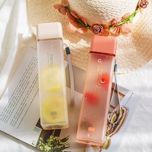 Bottiglia d'Acqua in Plastica Opaca Quadrata Personalizzata, Trasparente, Antigoccia, per Viaggi, con Laccetto - Product Image 5