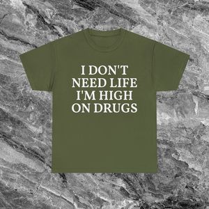 Maglietta 'Non ho bisogno della vita, sono drogato' - Divertente, sardonica, meme, abbigliamento rave, maglietta con dichiarazione ironica - Product Image 1