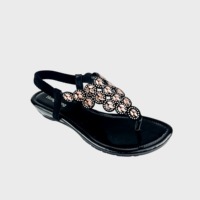 Sandales tendance pour femme à talon compensé bas orné de strass, à enfiler, avec bride élastique souple à la cheville et entre-doigts