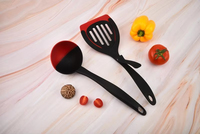 Pince de cuisine en nylon 2-en-1 Spatule à oeuf Flipper Pancake Turner Pince à steak pour la cuisson des grillades