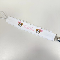 Vente en gros de clips pour sucettes bébé personnalisés avec bordure en ruban et nom brodé personnalisé