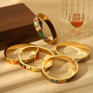 สร้อยข้อมือเคลือบไทเทเนียมเหล็กเคลือบสีลายเรขาคณิตเครื่องประดับสำหรับทุกเพศ - Product Image 3