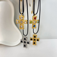 Collier en corde cirée avec pendentif croix en acier inoxydable, motif martelé et zircon incrusté, inaltérable