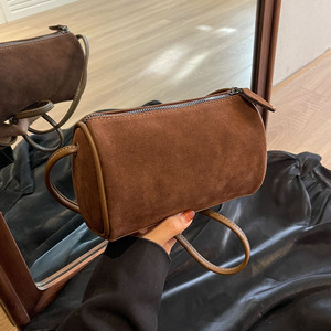 Sac bandoulière cylindrique en daim avec fermeture éclair pour usage quotidien, mini sac à main marron pour femme, collection Printemps 2025 - Product Image 1