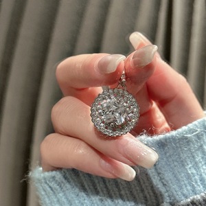 Colgante Tejido de Plata Pura S925, Estilo Vintage, Elegancia Ligera, Dije Redondo Personalizado, Joyería Sencilla y Moderna - Product Image 2