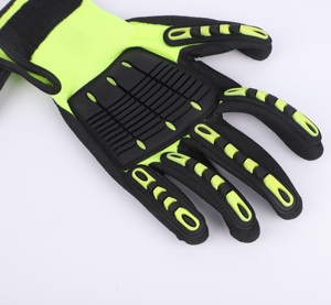 Gants de sécurité anti-impact, 13 jauges, polyester, enduits de nitrile sablé, avec protection dorsale en TPR, poignet à boucle auto-agrippante - Product Image 1