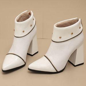 Bottines à talons carrés hauts en daim patchwork pour femmes, grande taille 48, avec fermeture éclair décorative et rivets métalliques, idéales pour les pieds larges - Product Image 6