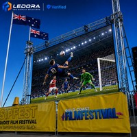 Écran LED de location LEDORA P3.91 4K HDR10 avec protection IP65 et garantie de 5 ans pour les événements de festivals de musique en plein air