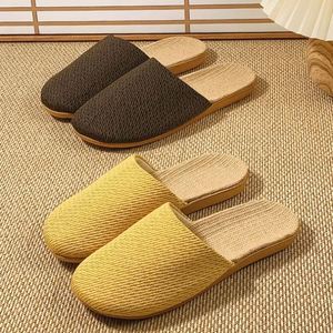 Sandales en tissu recouvert de lin à bout fermé pour femmes, sandales d'été à semelle épaisse pour usage domestique, pantoufles antidérapantes pour couples - Product Image 2