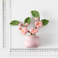 Ornement miniature en pot de fleurs de pêcher Amigurumi fait main, cadeau de fleur éternelle pour la décoration de la maison et du bureau