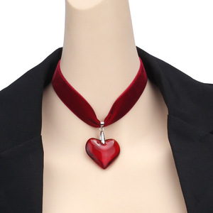 Collar de terciopelo con cristal rojo en forma de corazón, estilo hip hop, para fiestas, joyería transfronteriza europea y americana. - Product Image 1