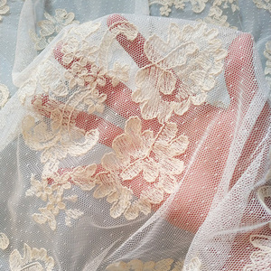 Tecido de Renda Transparente Off-White, Tecido de Malha com Bordado <span class=keywords><strong>Floral</strong></span> Barroco Antigo para Cortinas, Vestidos de Noiva e Trajes de Casamento - Product Image 3