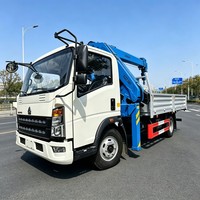 Prix d'usine SINOTRUK HOWO 4X2 Grue à flèche articulée montée sur camion, grue hydraulique à bras pliant pour la construction