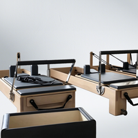 Reformer de Pilates en bois de qualité supérieure, robuste, avec coussin haute densité et ressorts réglables, pour exercices de gym et de Pilates, incluant une boîte d'assise et une planche de saut