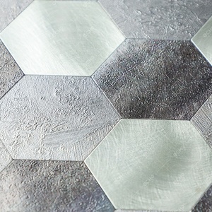 Pas de <span class=keywords><strong>mortier</strong></span> pas de désordre facile à installer peler et <span class=keywords><strong>coller</strong></span> des carreaux de mosaïque en aluminium hexagonaux - Product Image 4