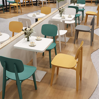 Vente en gros d'usine : Chaises et tables de salle à manger en plastique PP modernes, empilables et colorées pour restaurants, cafés et espaces commerciaux