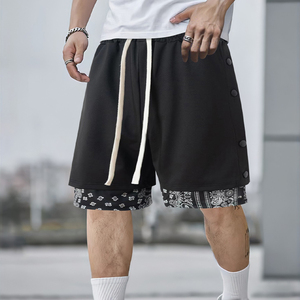 กางเกงขาสั้นผู้ชาย KingSen ผ้าฝ้าย 100% แบบลำลอง แต่งผ้าต่อกัน มีเชือกผูกเอว ยางยืด พร้อมกระดุมแป๊กด้านข้าง สไตล์สตรีทแวร์ - Product Image 1