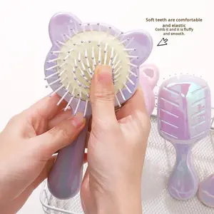 หวีไอออนสำหรับผู้หญิง ป้องกันไฟฟ้าสถิต พร้อมถุงลมนิรภัย หวีขนาดเล็กทันสมัย นวดหนังศีรษะ หลากสี รุ่นใหม่ แปรงหวีผมพลาสติก - Product Image 5