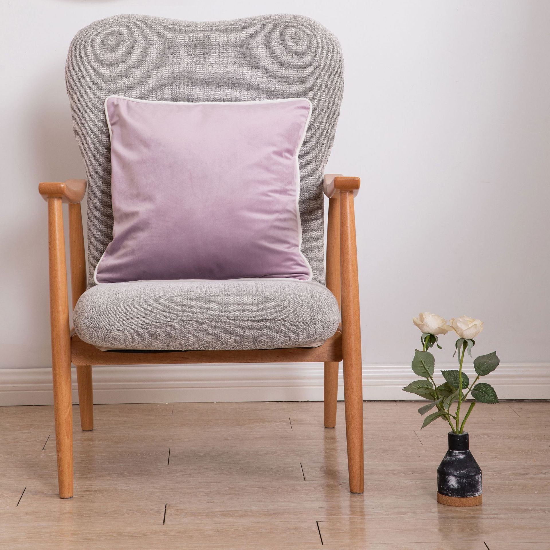 Bordure contrastée violet clair + passepoil blanc