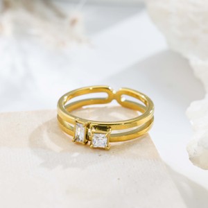 Anillo de Acero Inoxidable con Circonita Cuadrada de Doble Capa, Estilo Lujoso y Ligero, Accesorio Dorado Elegante para Regalo y Uso Diario - Product Image 3